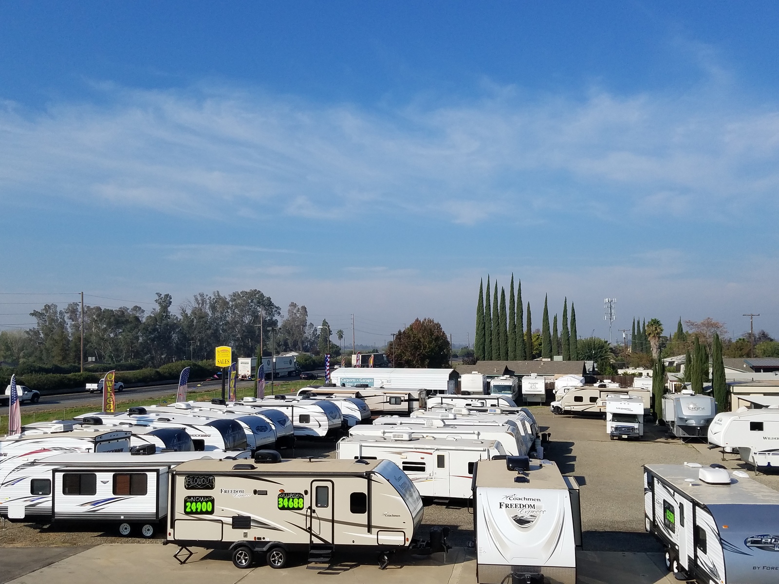 wideshow outside showing a bunch of RVS